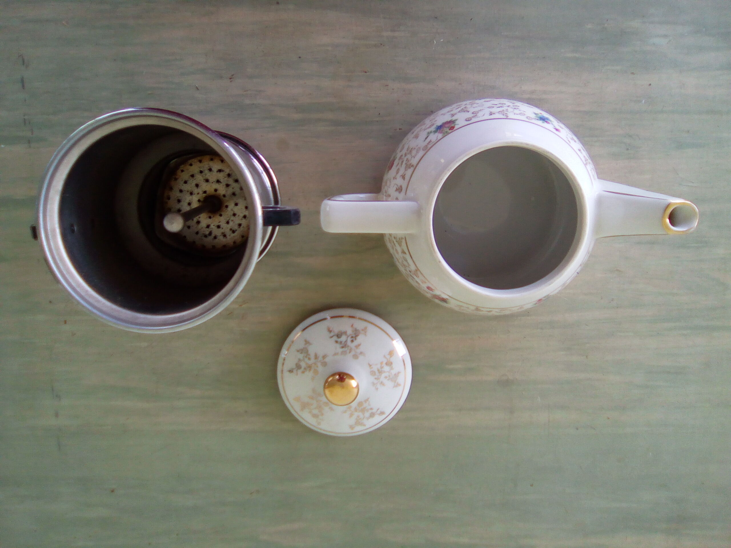 Snake porcelain coffee maker