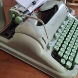 Machine a écrire Hermes 3000