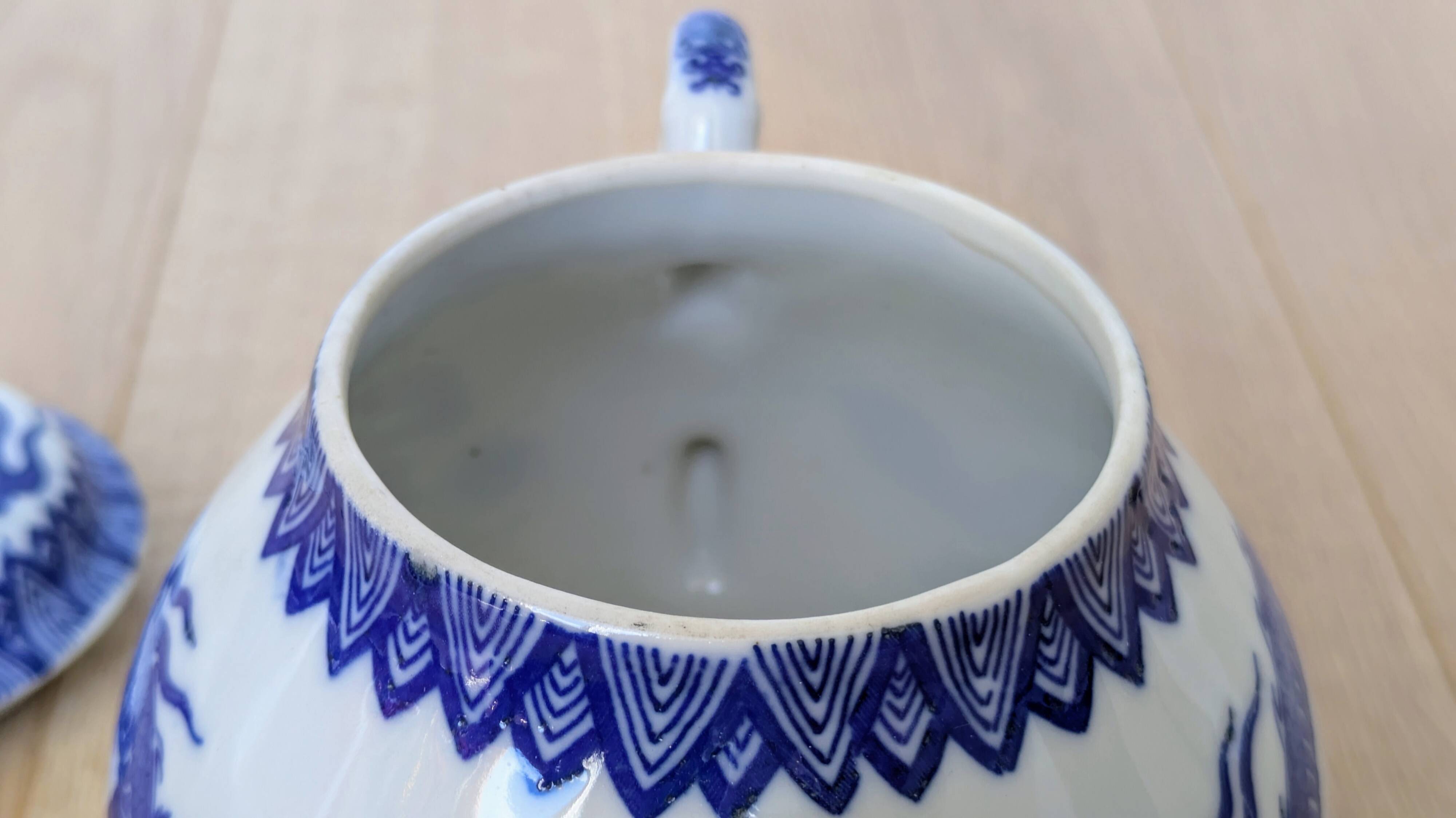 Porcelain sugar bowl with cobalt blue five-clawed dragon decor - Japan