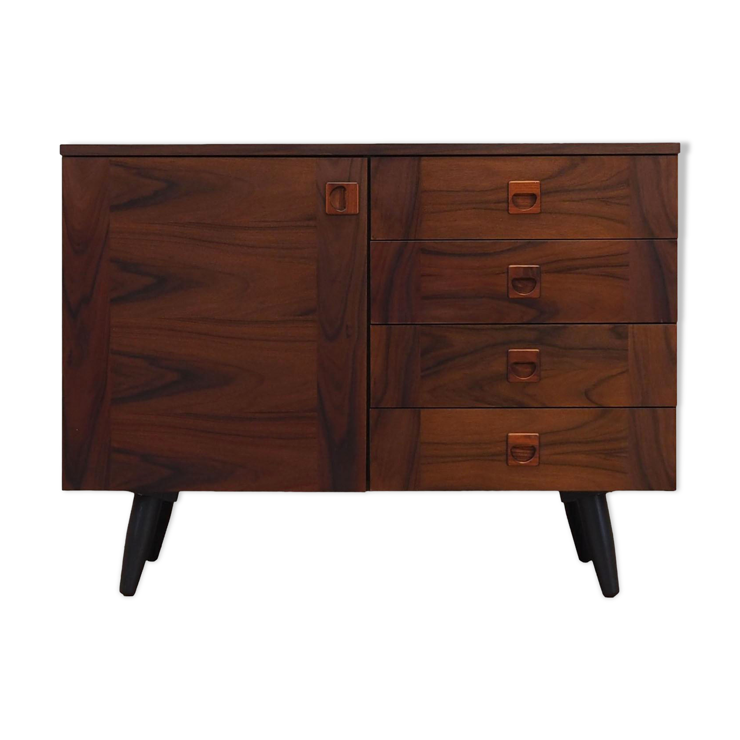 Buffet en noyer, design danois, années 1970, production: Danemark
