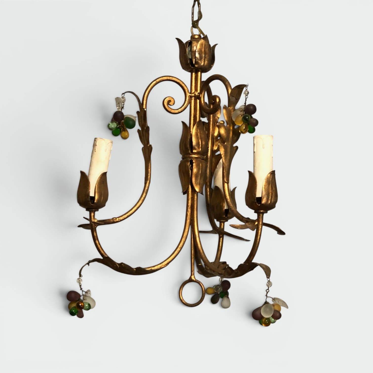 Paire de Lustres en Métal Doré à Décor de Feuillages et Grappes de Raisin e