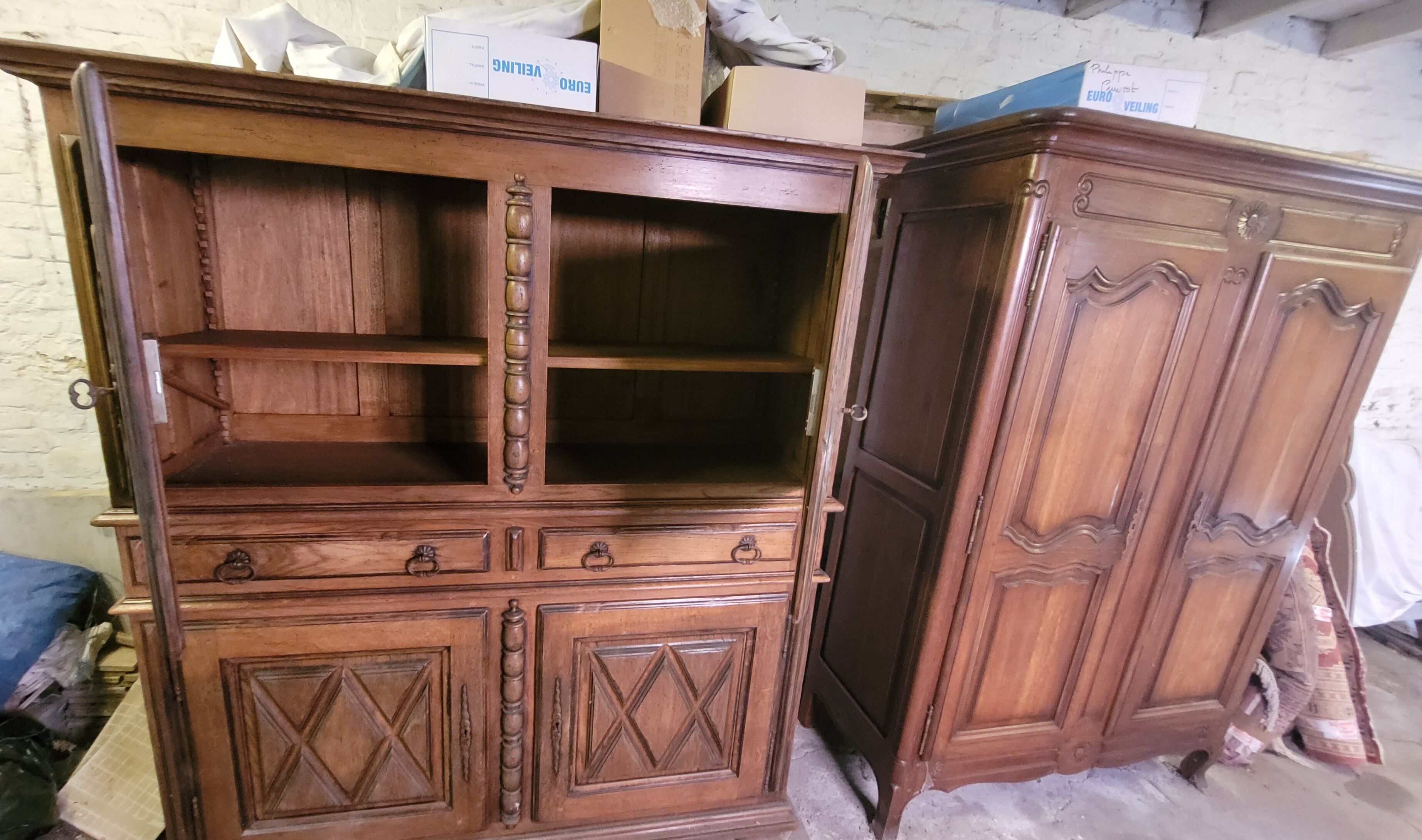 Former antique dealer Louis XIII solid oak