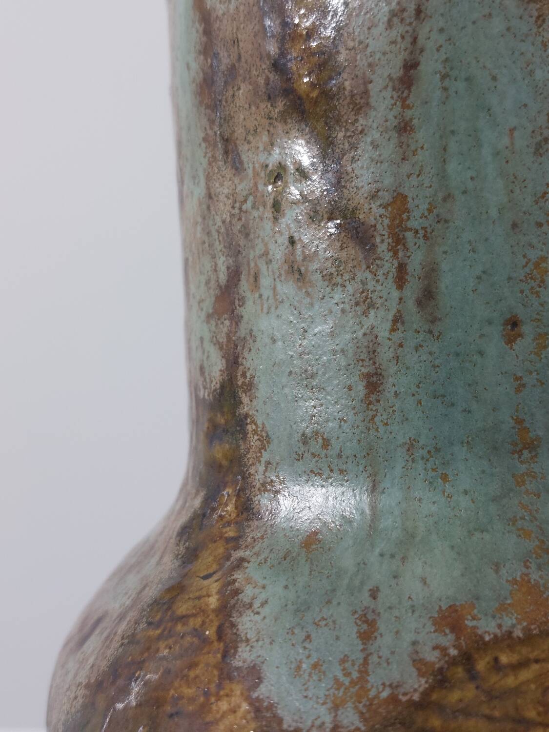 Lampe de table en céramique artisanale vintage du milieu du siècle