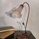 Lampe nénuphar en laiton et pâte de verre, style art nouveau.