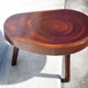 Table basse bois, table tripode, table bois épais, table de salon, brutaliste, design, meuble