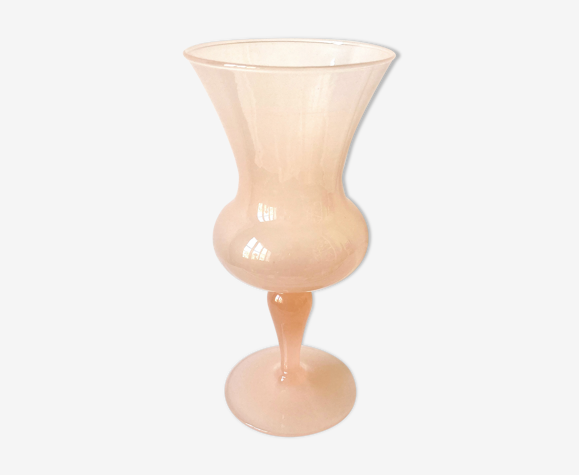 Nude opaline vase