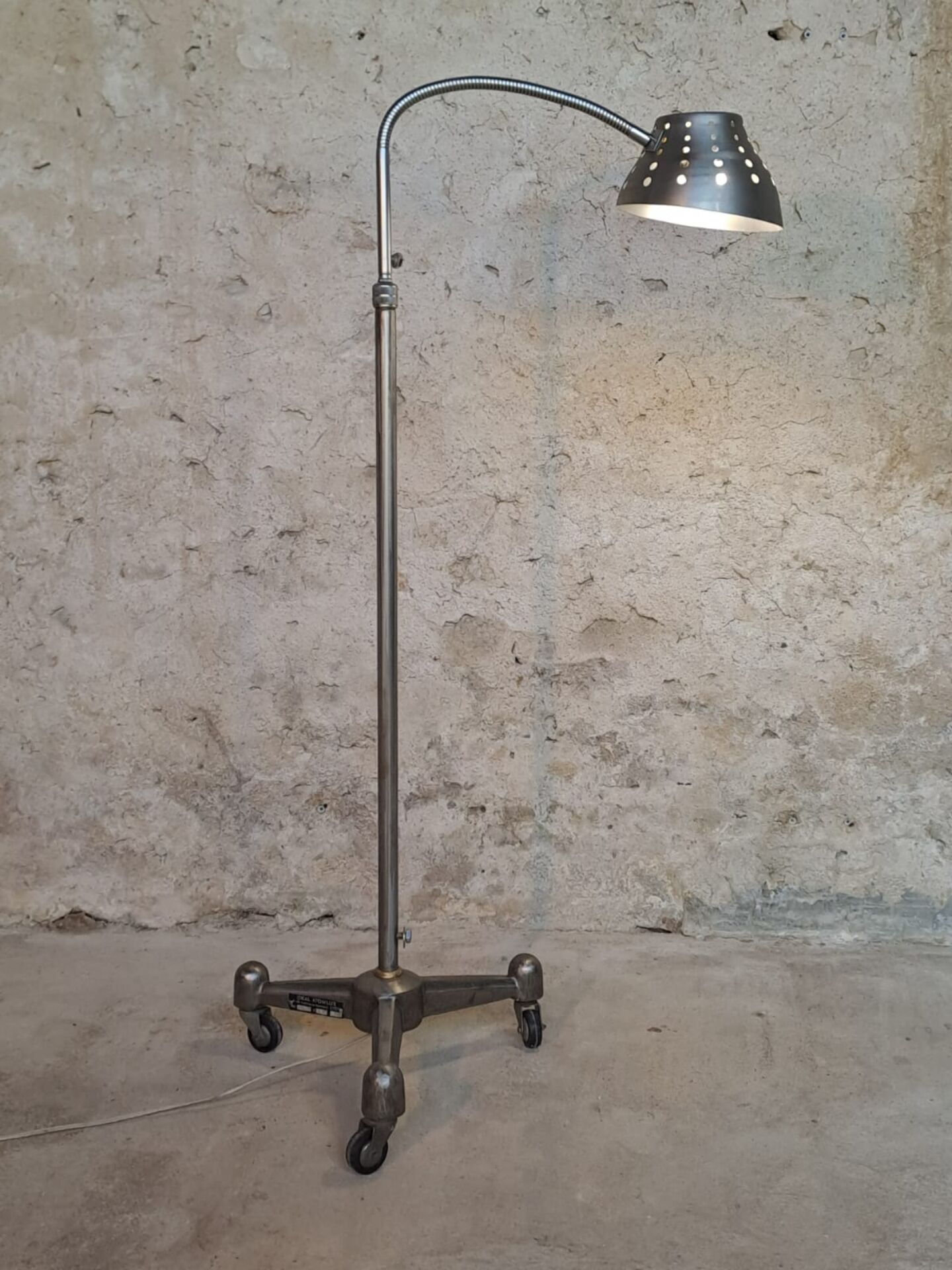Lampadaire tripode industriel IDEAL Atomlux,  France 1950