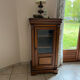 Petit meuble d’appoint vitré en merisier