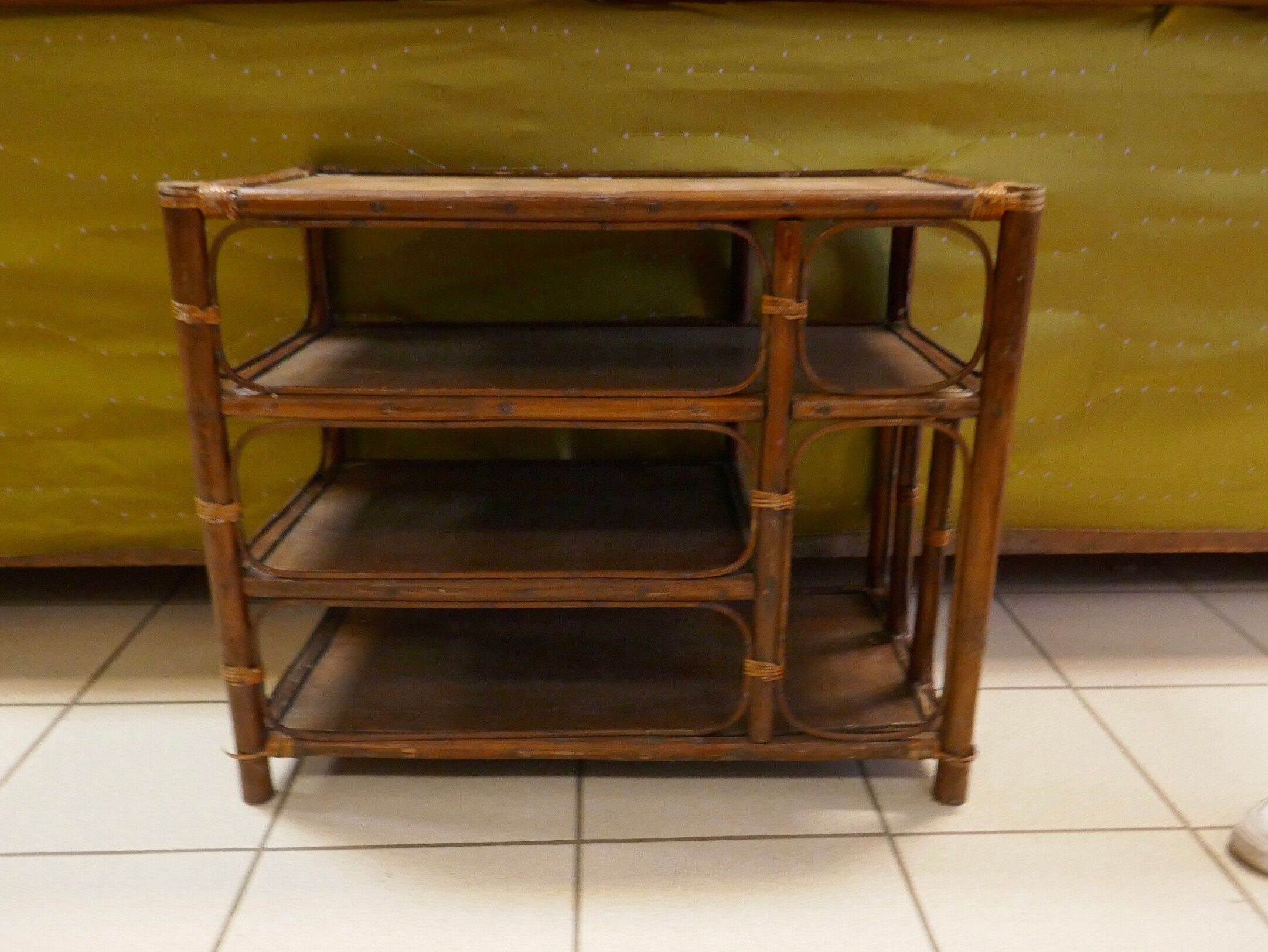 Meuble d’appoint en bambou