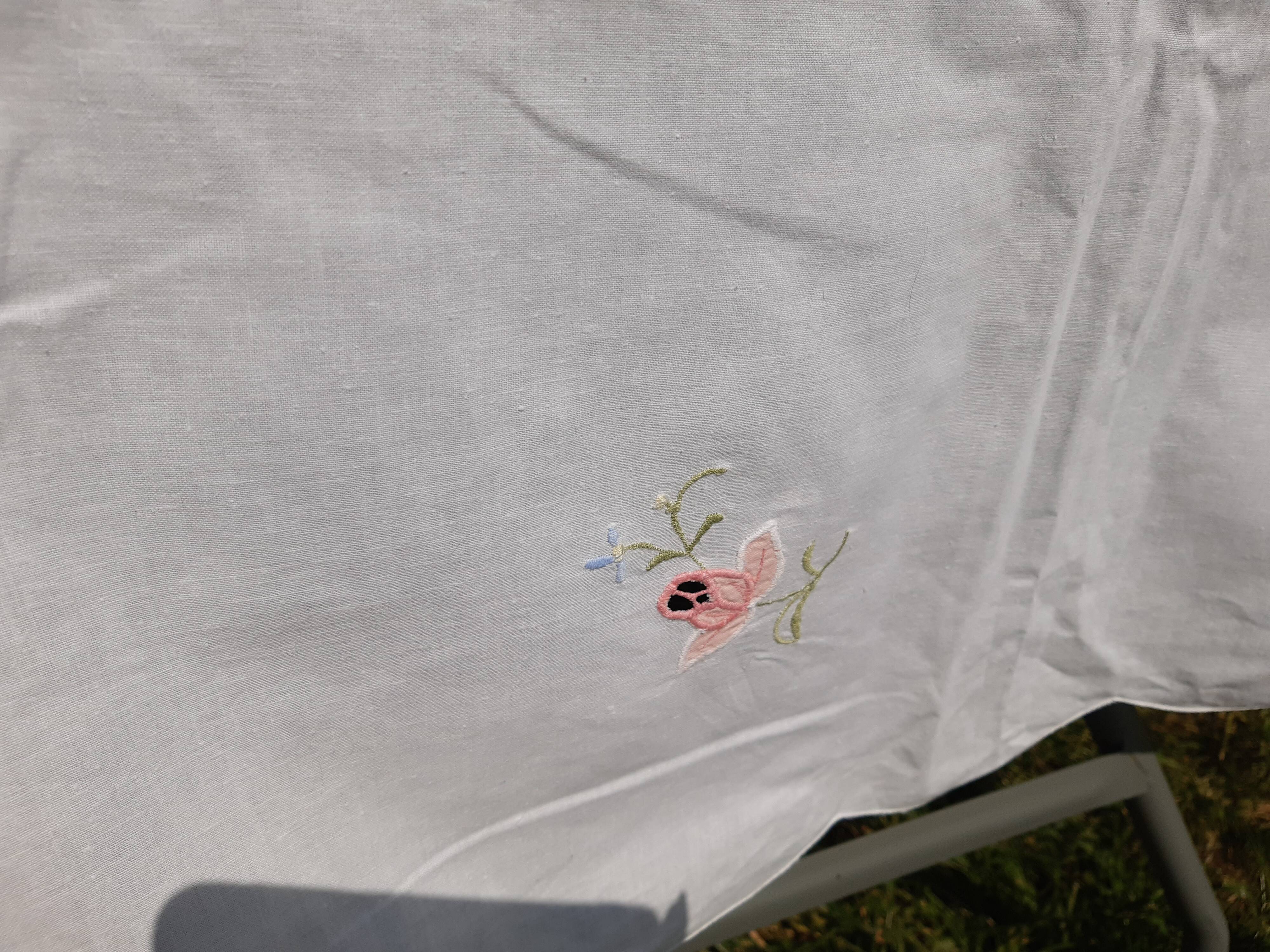 White oval tablecloth large format floral 255X170