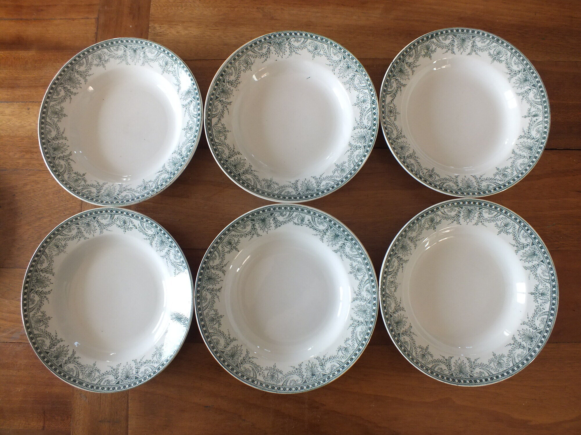 6 Hollow plates in Iron Earth Moulin des Loups model Wilbur Lot 1