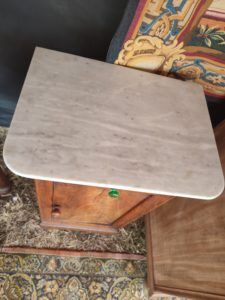 Chevet louis philippe en noyer et marbre