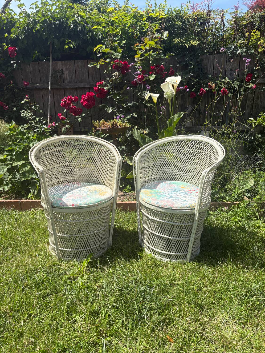 Set of 2 Vintage White Rattan Armchairs – 1970s