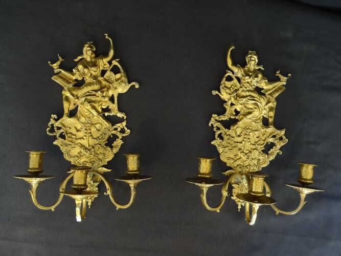 Paire d'appliques en bronze doré Napoléon III à trois bras de lumière 40 x 30 cm