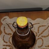 Bouteille bouchon en porcelaine jaune