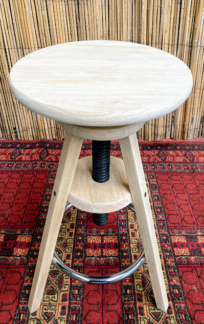 High screw tabout with a metal foot rest