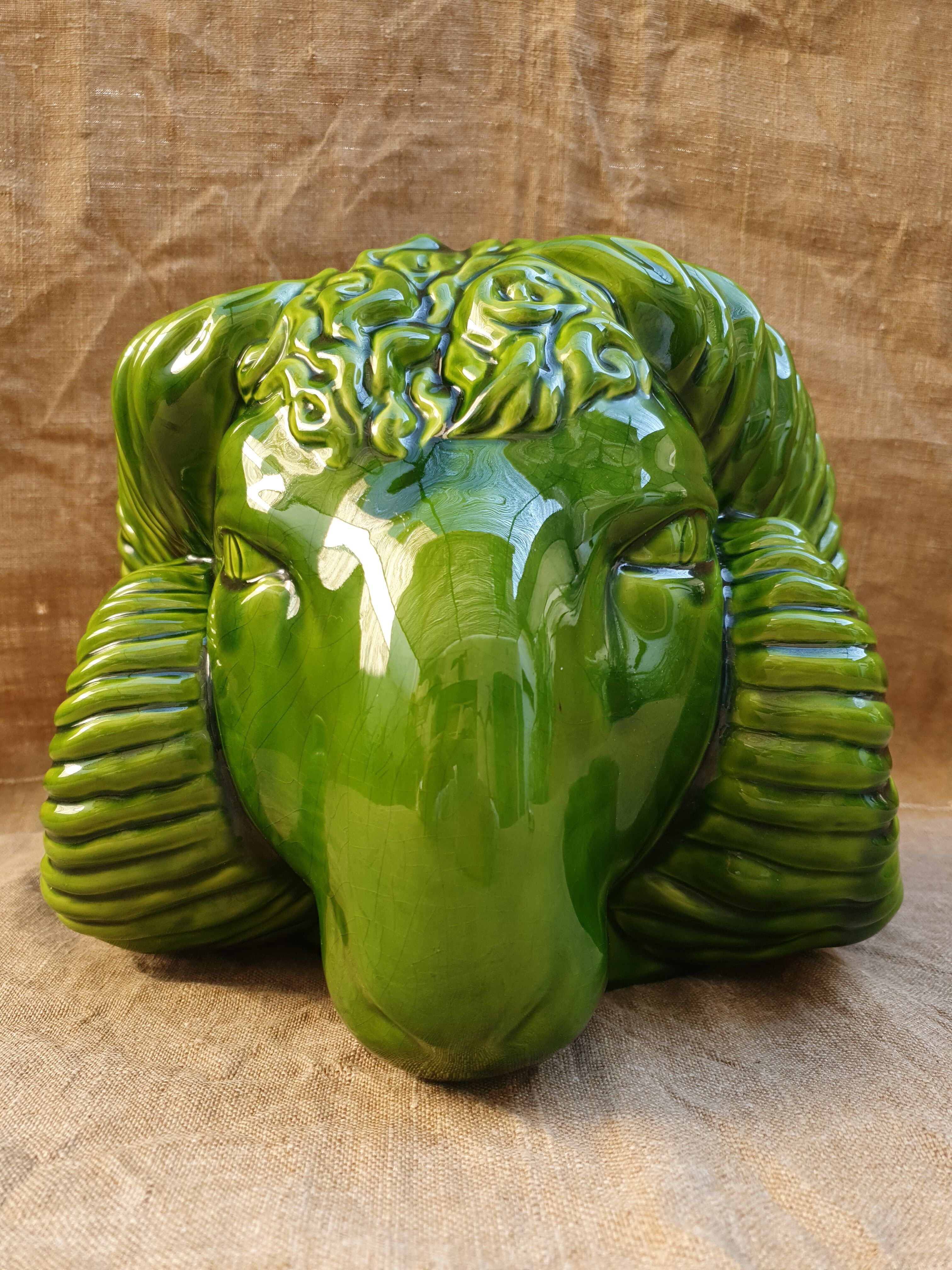 Vase , ramhead dabbling.