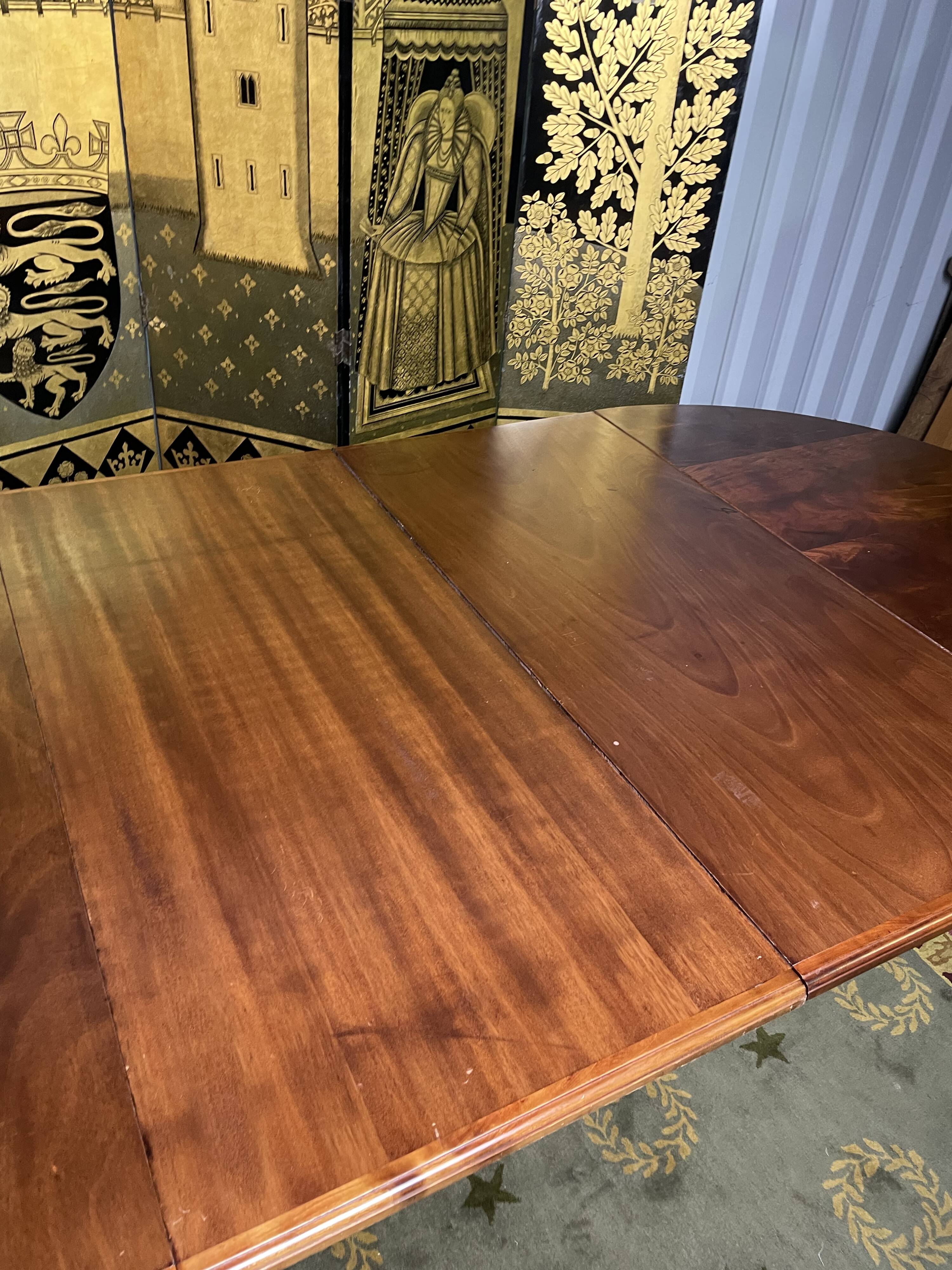 Round dining table Louis XVI style + 4 extensions