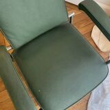 Ancien fauteuil de barbier en similicuir vert et métal argenté