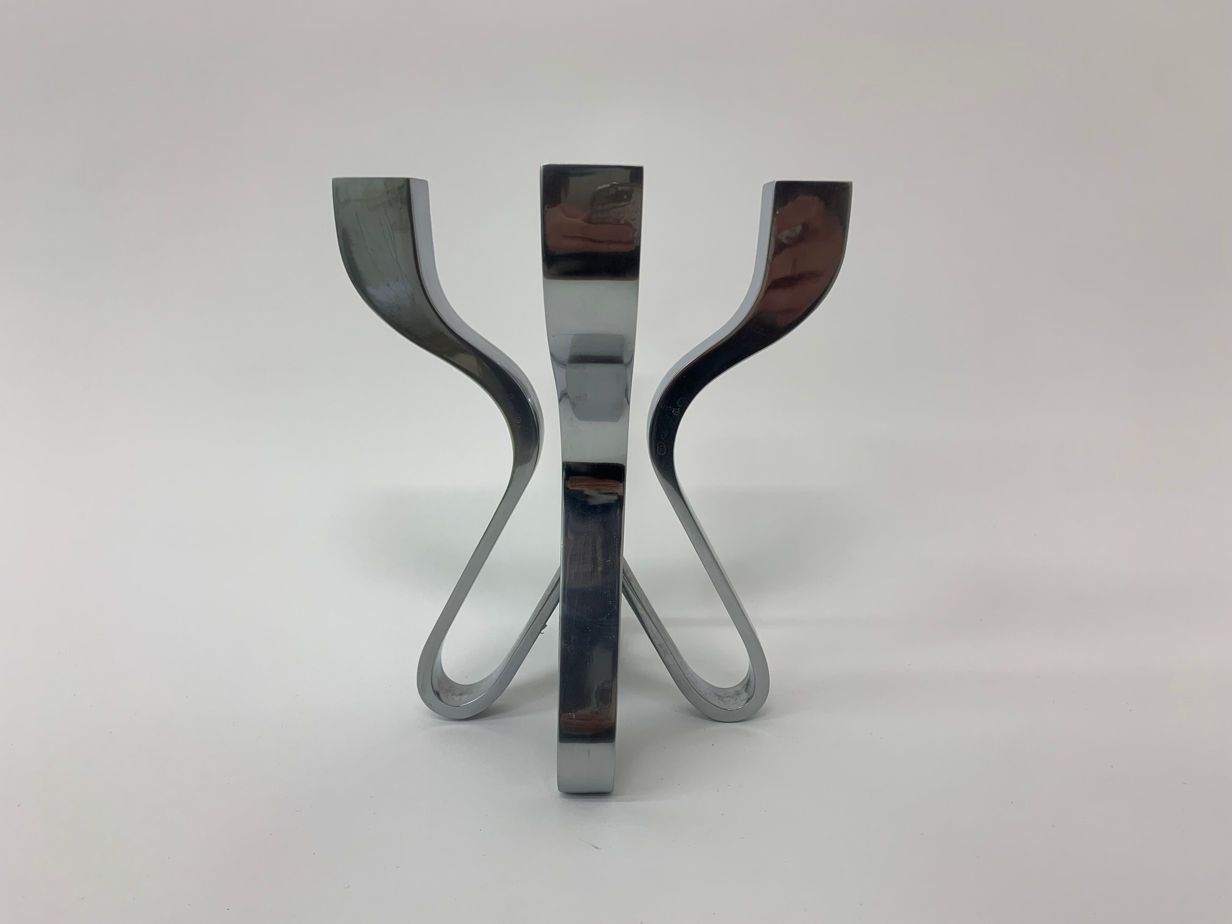 A chromed metal candle-holder "Chorus", design Karim Rashid, executed by Umbra / USA 2002