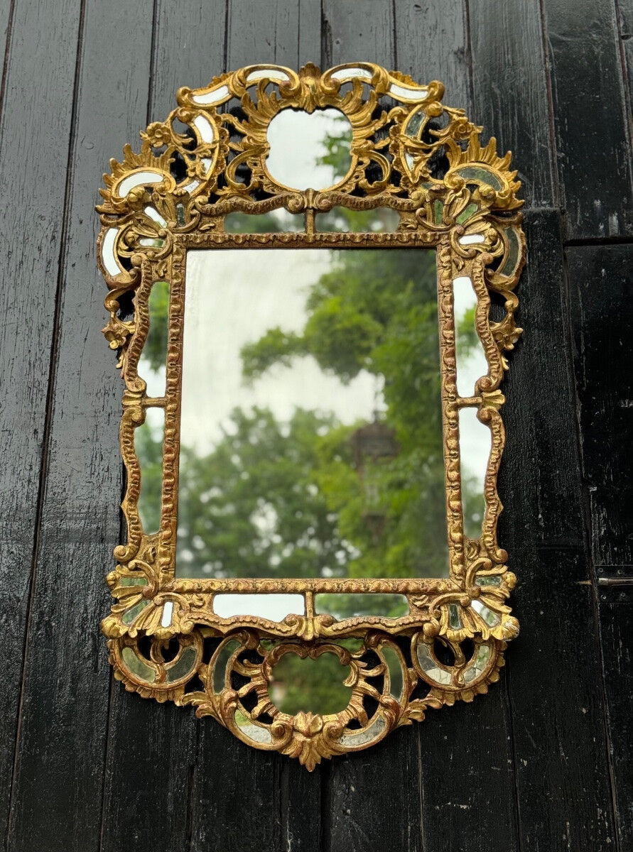 Miroir de style baroque en bois sculpté et doré, Empire Austro-hongrois, début XIXème siècle