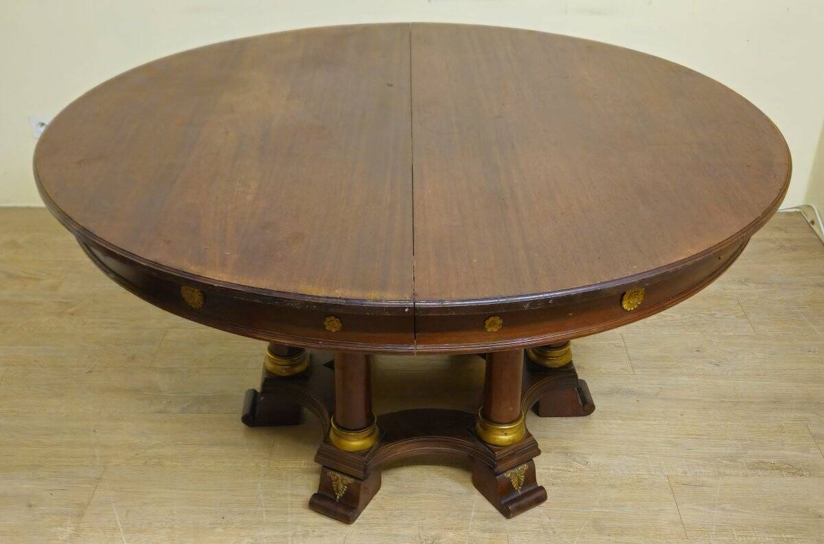 Large extendable round table – column base – Empire period / mahogany