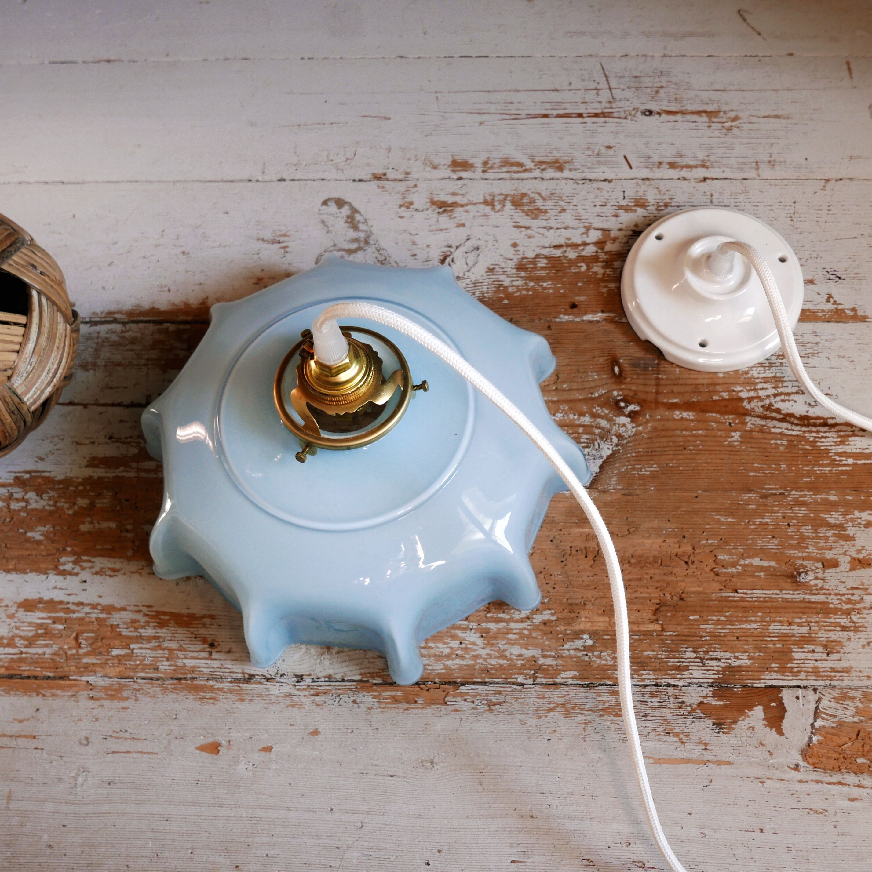 Blue opaline suspension - capsule