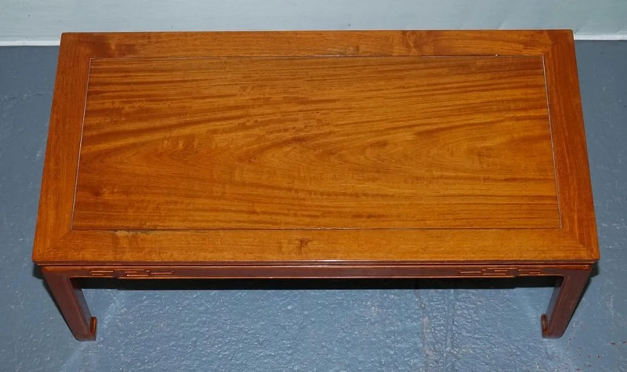 Table Basse Rectangulaire Vintage Orientale en Teck Sculpté, Chine