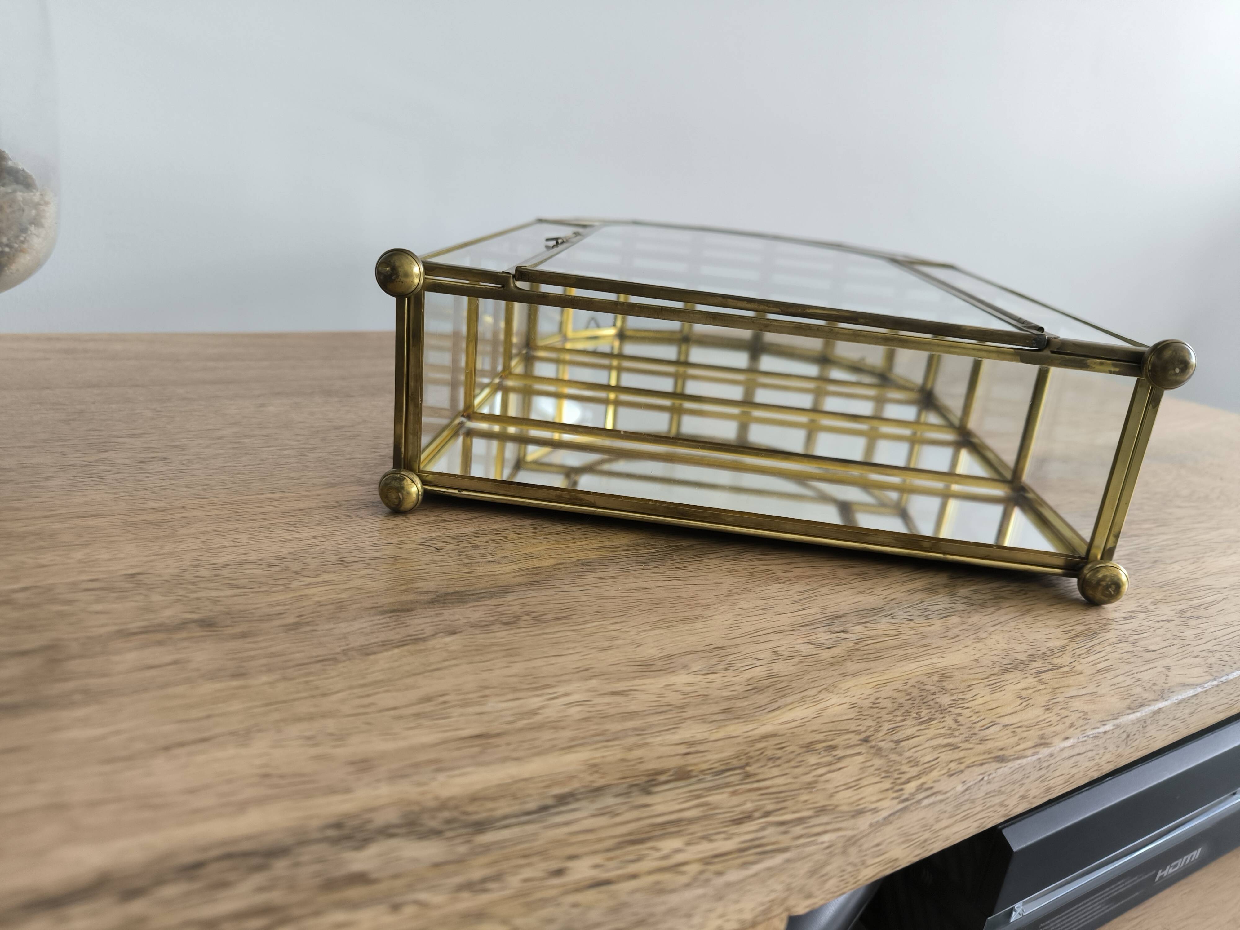 Showcase for miniature