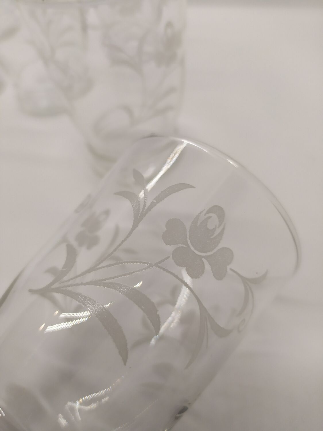 6 vintage glasses with floral pattern