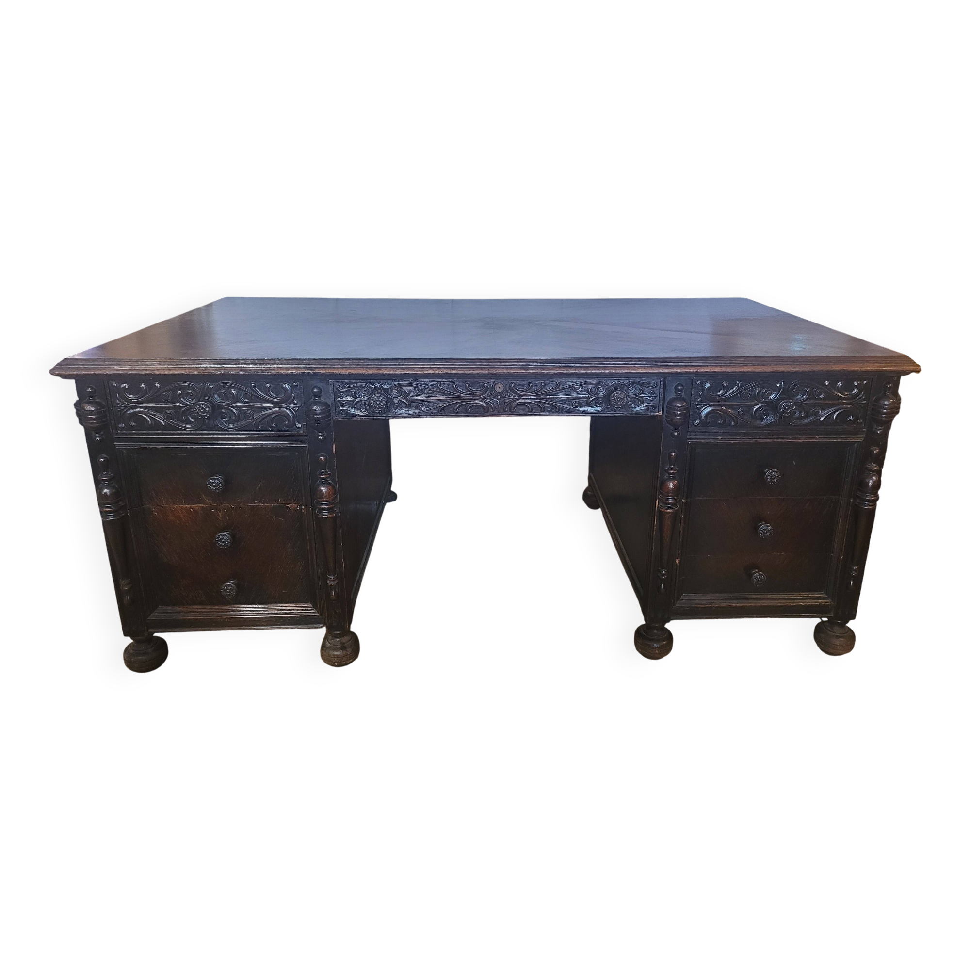 Grand Bureau Américain toutes faces Sculpté "Leopold Desk Co." – Circa 1920