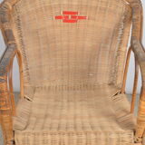 Fauteuil rotin et décor scoubidou