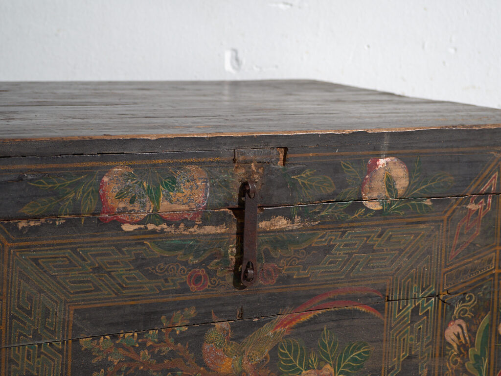 Antique chest painted in pine wood – China, around 1900