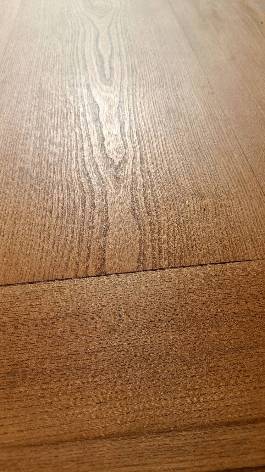 Solid wood coffee table with drawer and original key.