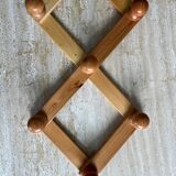 Extendable accordion coat rack in light wood