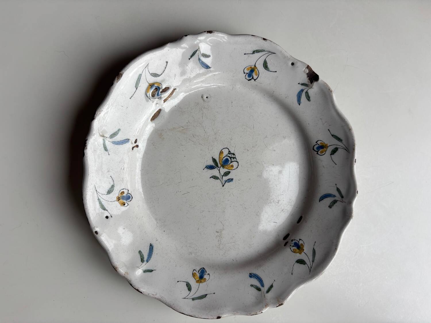 Set of 7 assorted plates