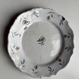 Set of 7 assorted plates