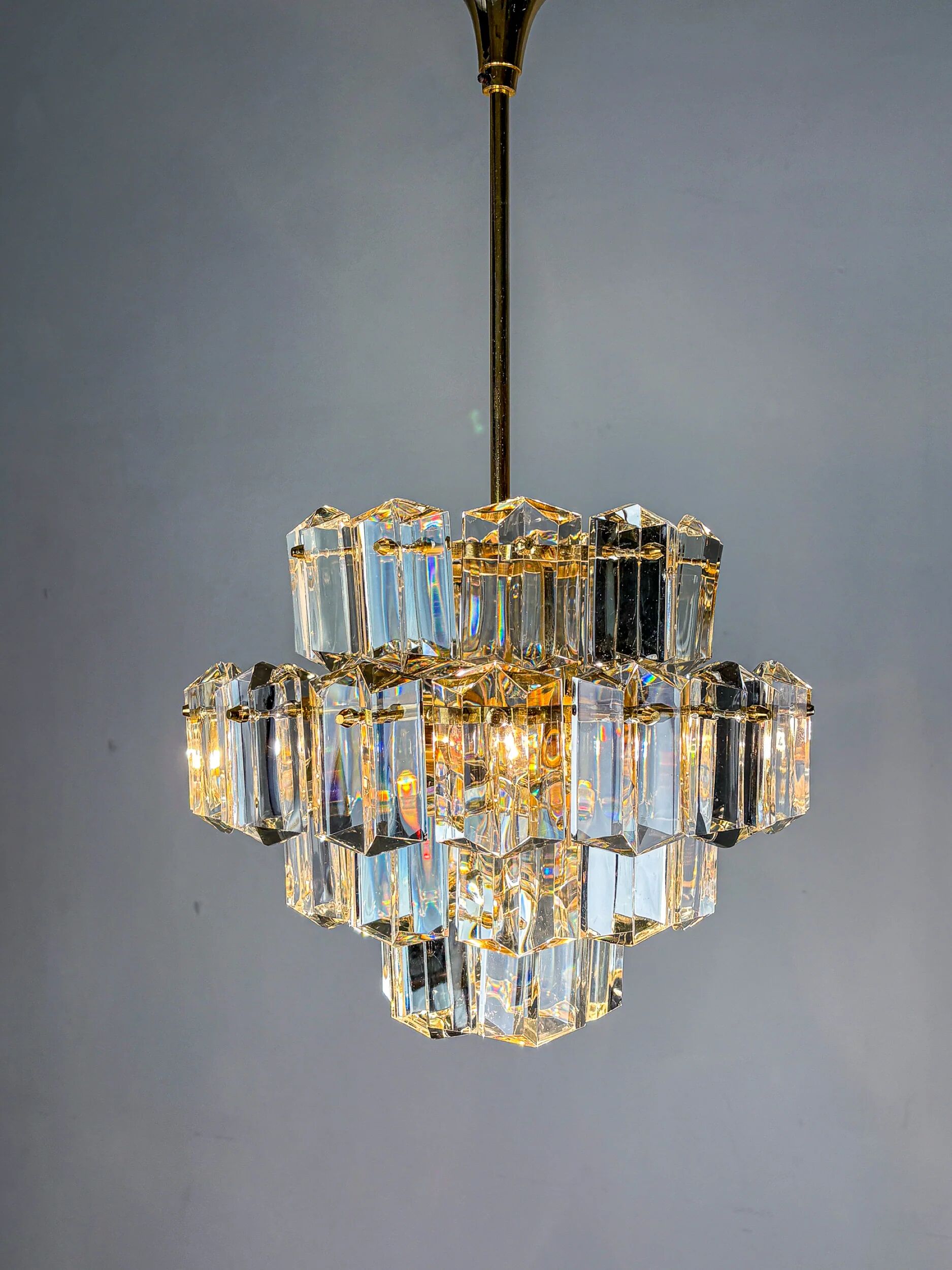Kinkeldey 4-tier cut crystal chandelier, gilt brass, 1970s, Germany