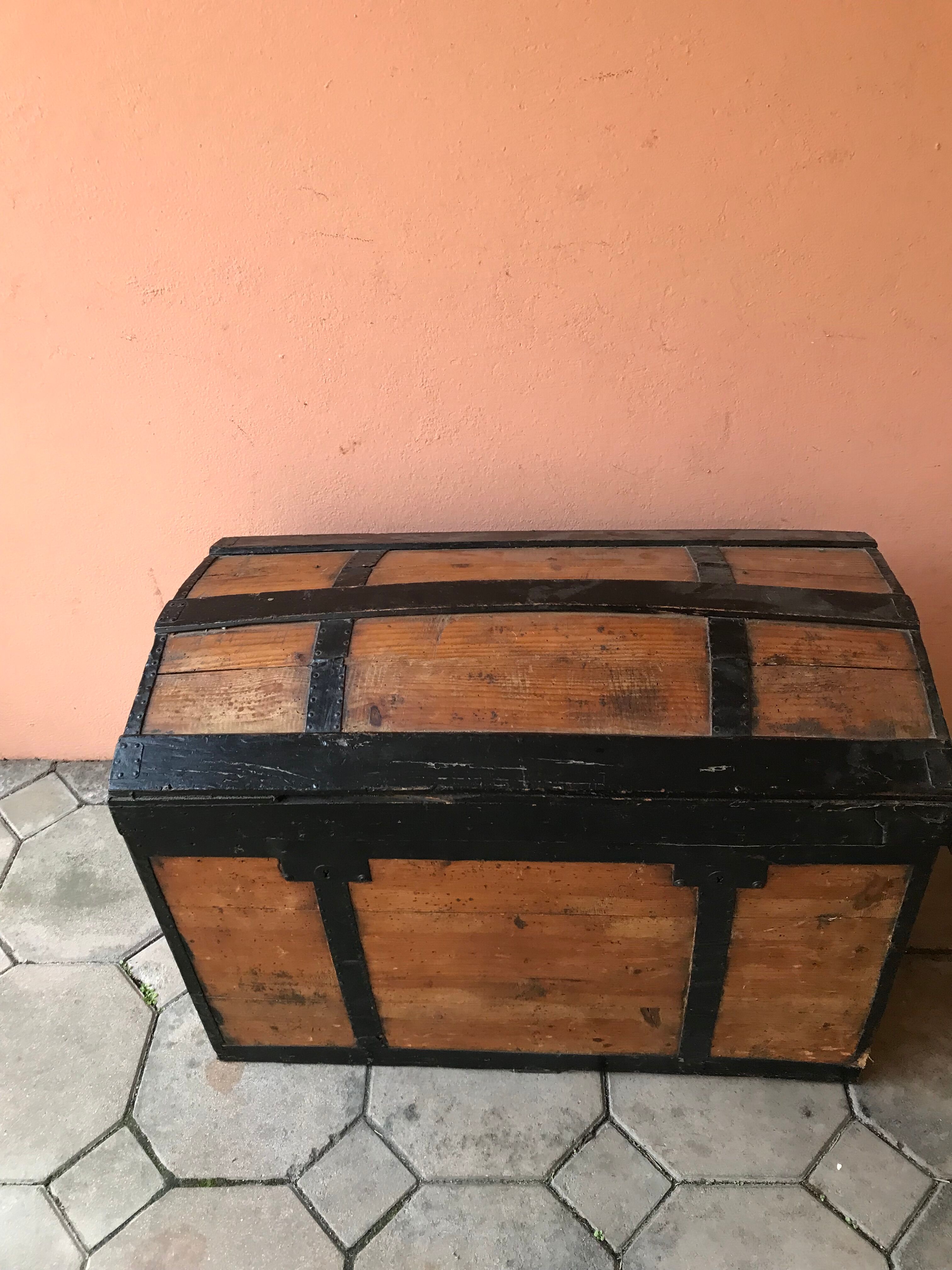 OLD TRUNK EARLY TWENTIETH IN PITCHPIN DOMED SHAPE LARGE MODEL