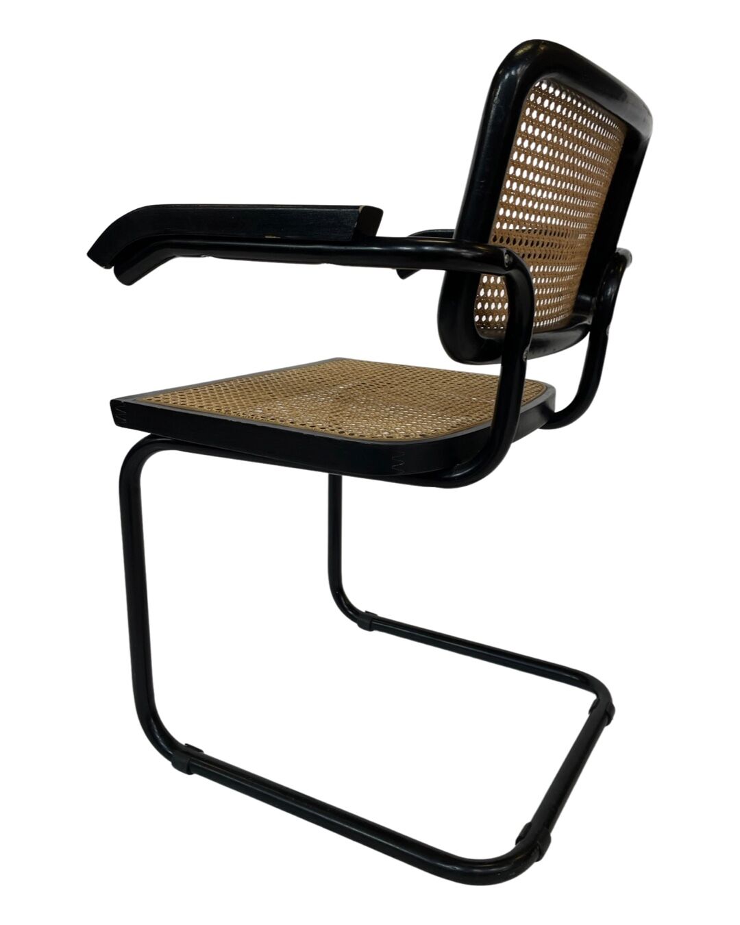 Cesca chair B64 with armrests by Marcel Breuer Design in black