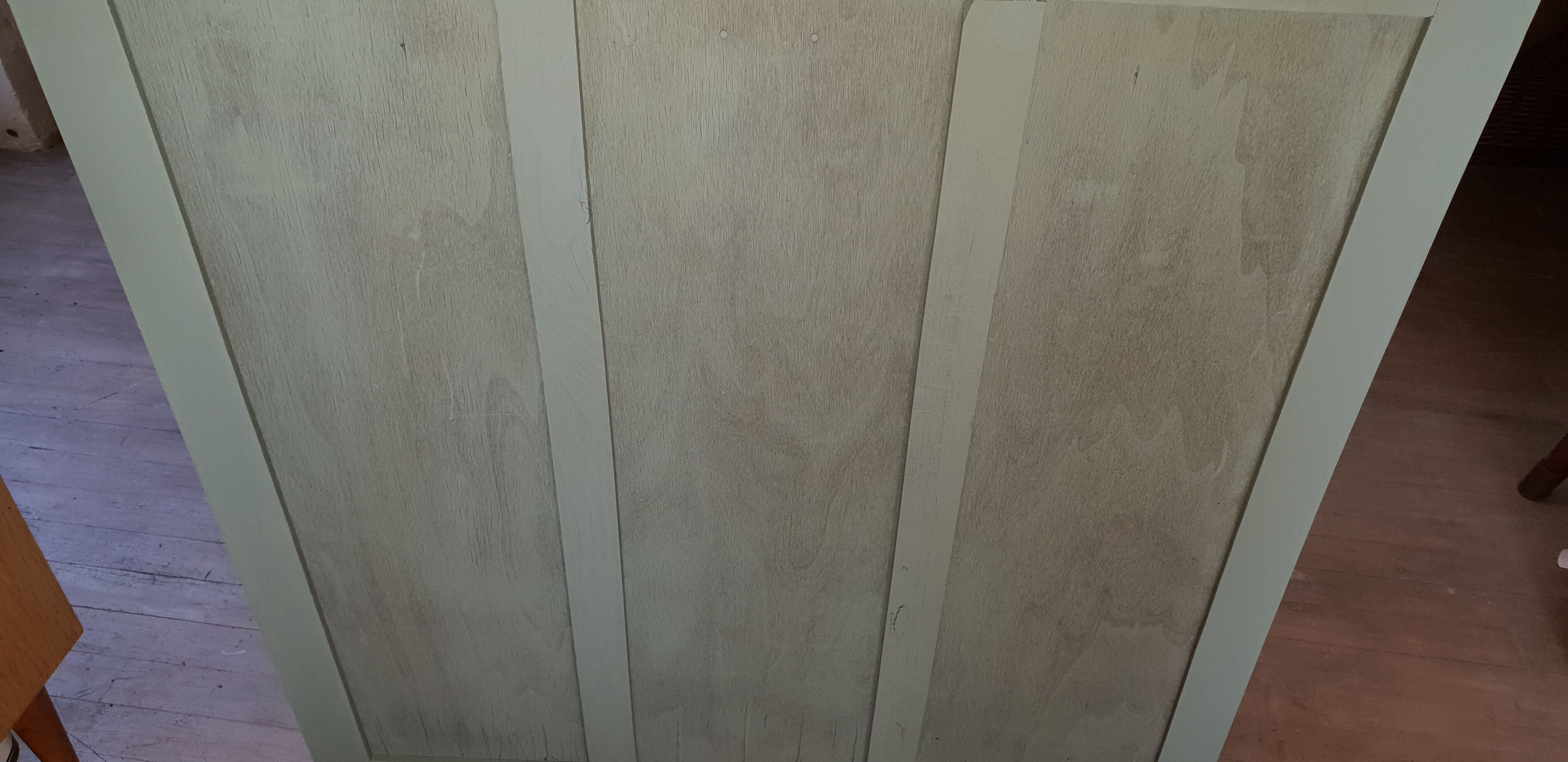 Parisian green buffet