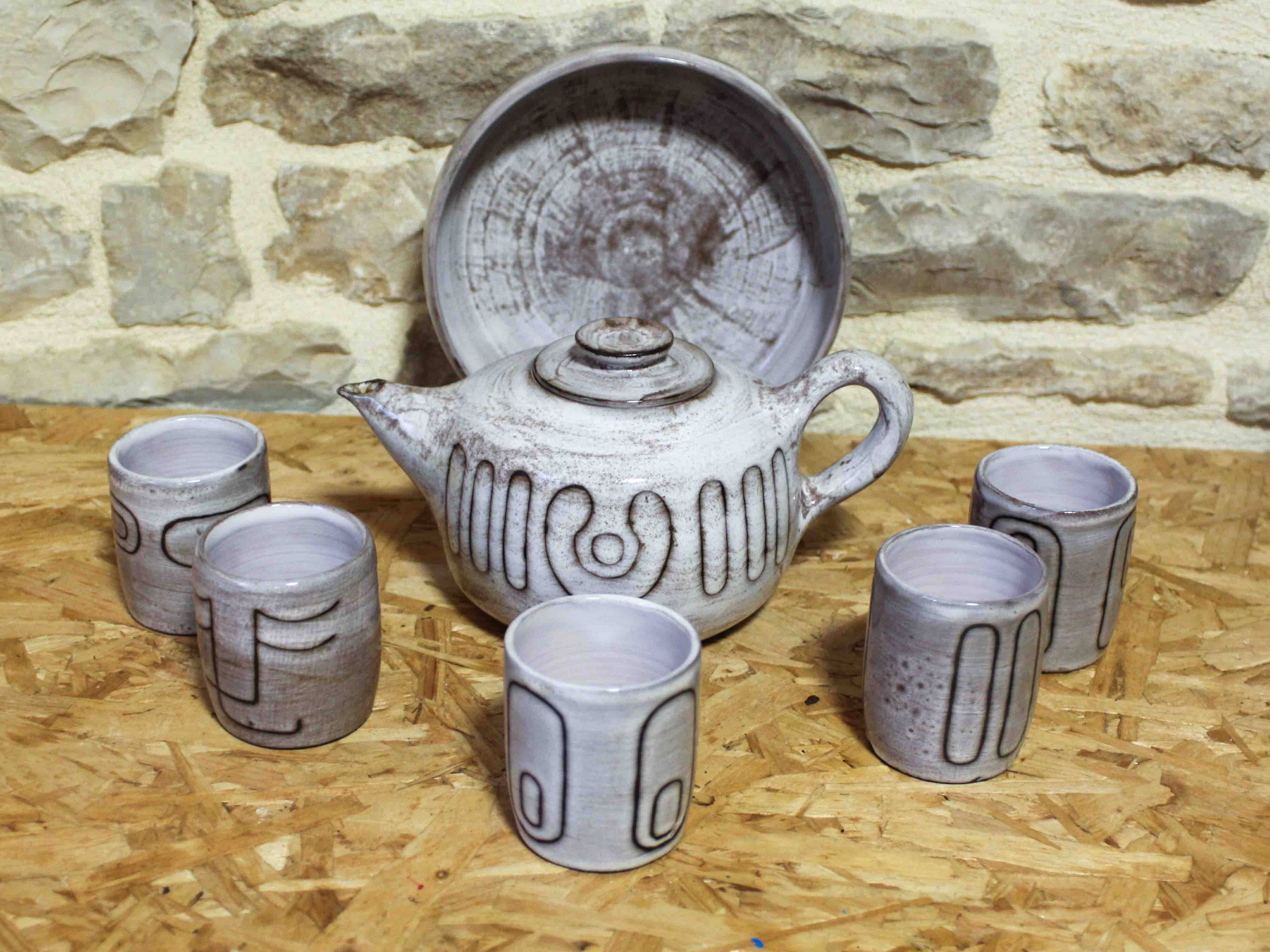 Enamelled ceramic tea set