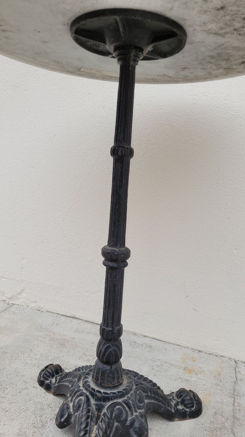 Parisian bistro pedestal table in cast iron and antique marble