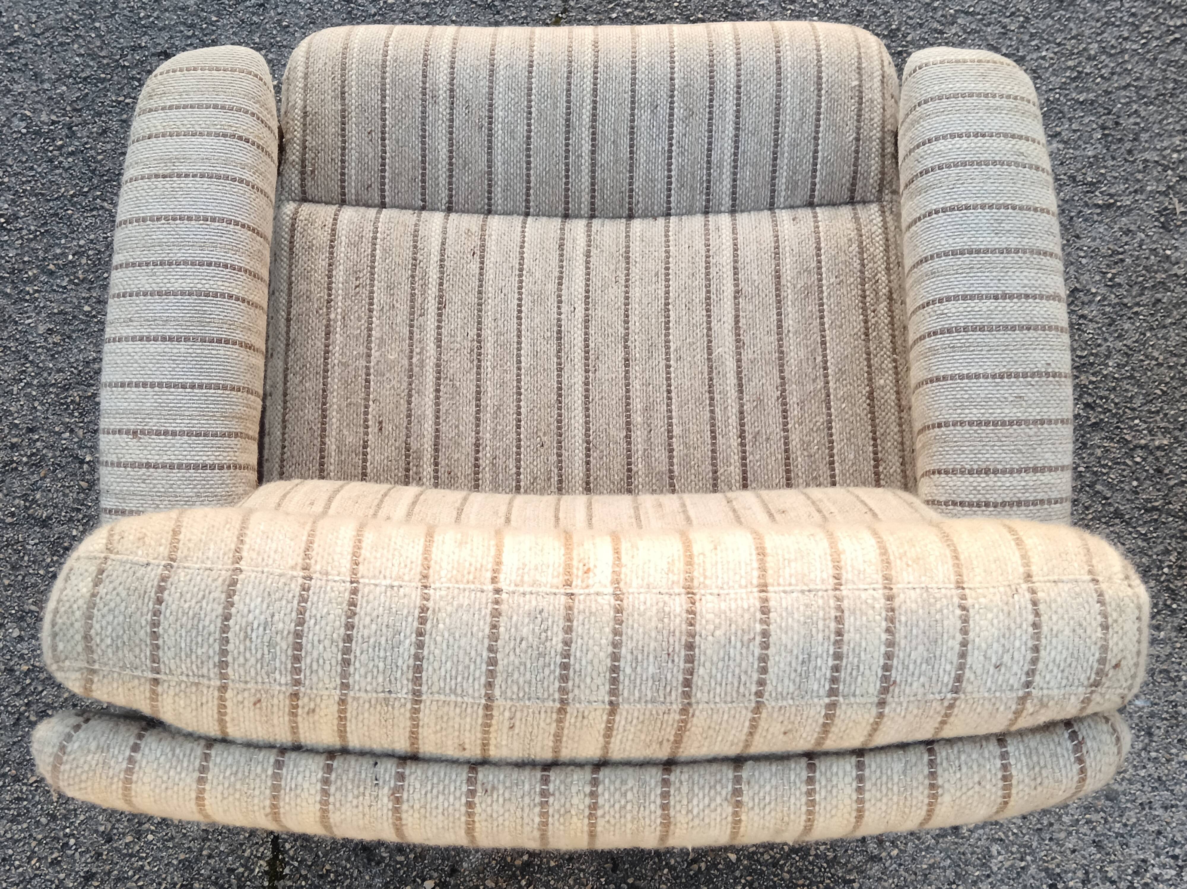 Mid-century 1970 swivel armchair and ottoman