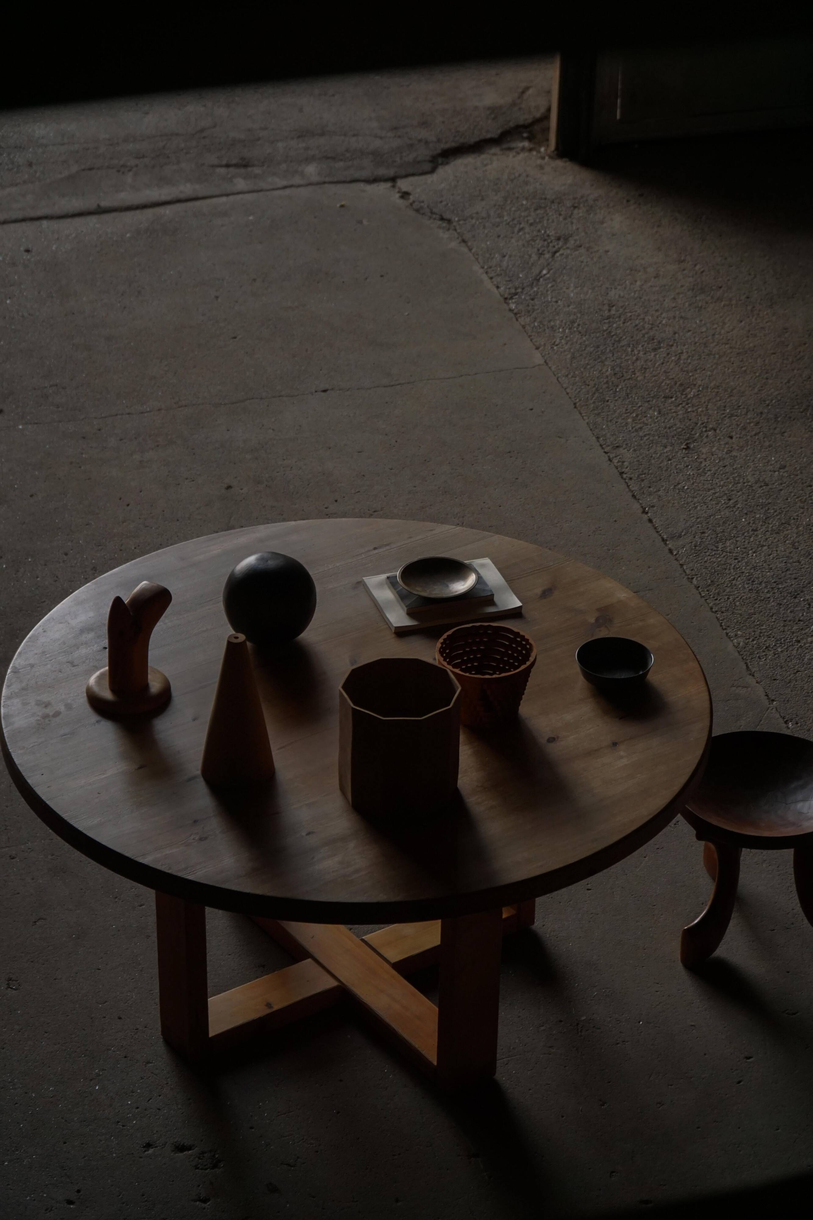 Round table in pine by Roland Wilhelmsson, mid-20th century.