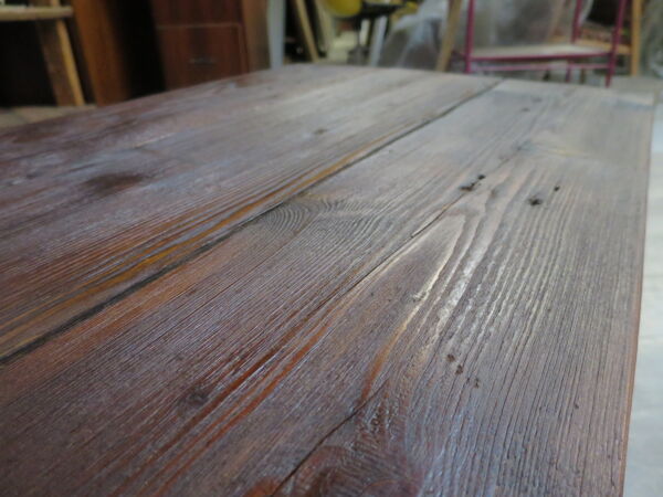 Table de ferme foncé en bois massif