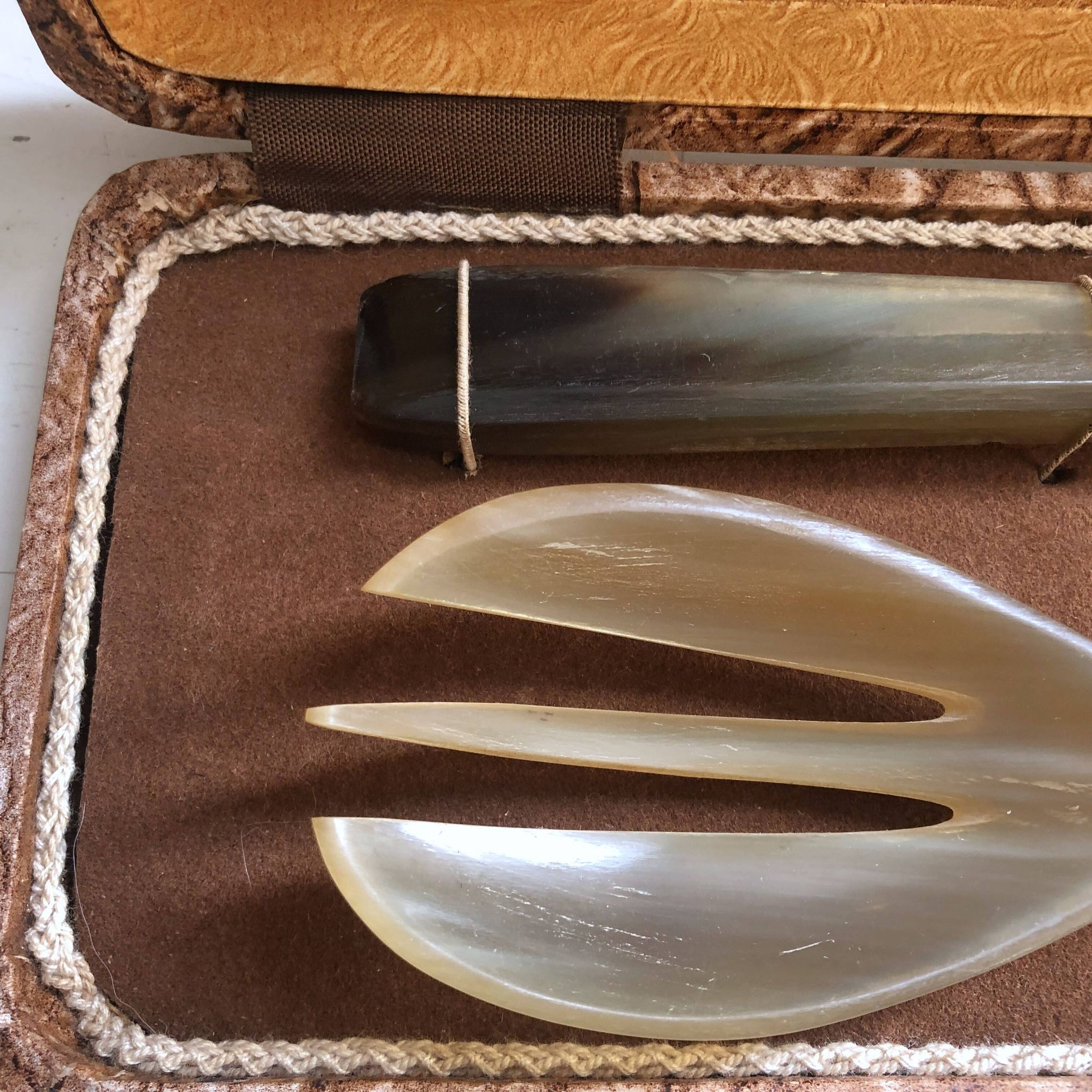 Salad cutlery box in vintage blond horn 30/40 France