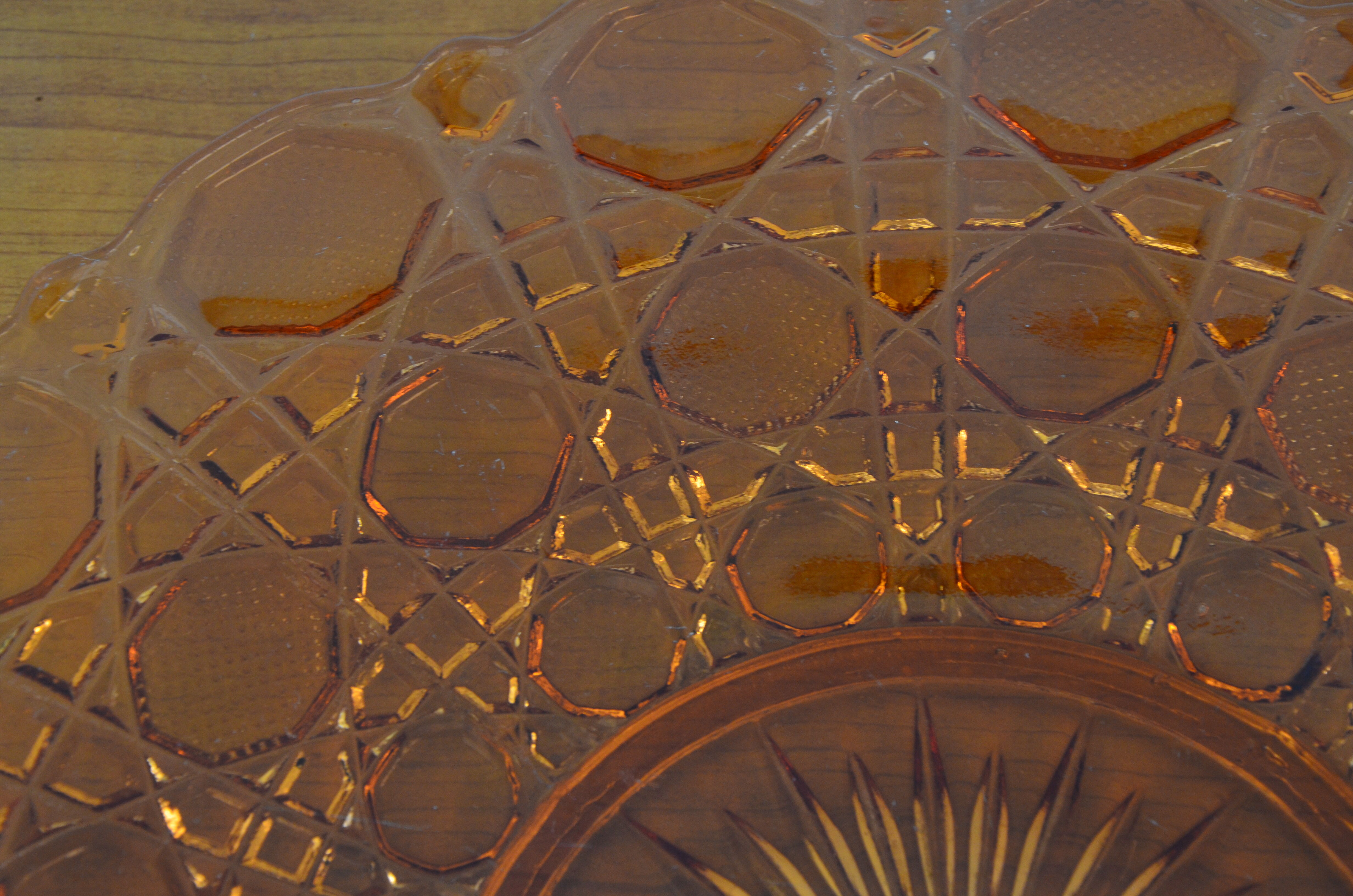 Plat creux en verre rose