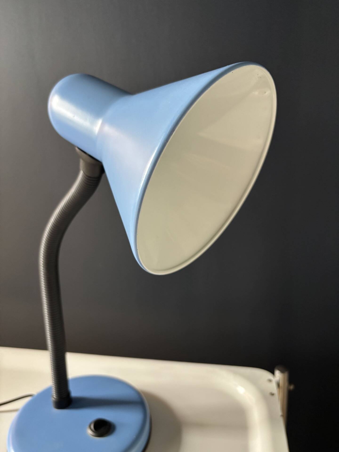 Lampe de bureau vintage en métal bleu