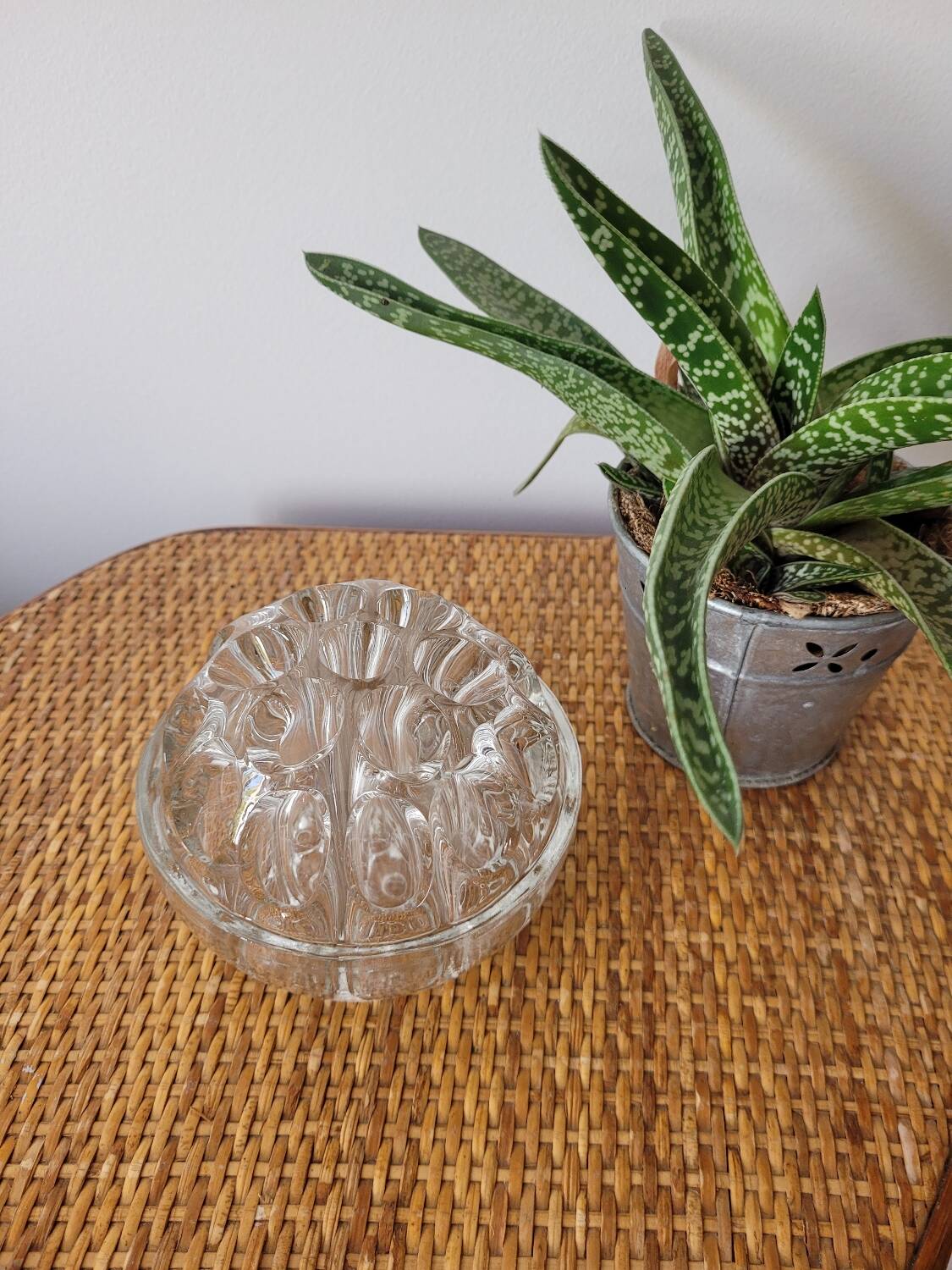 Glass flower vase